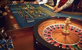 Người chơi trải nghiệm game bắn cá trực tuyến hz88 trên điện thoại với giao diện tiếng Việt